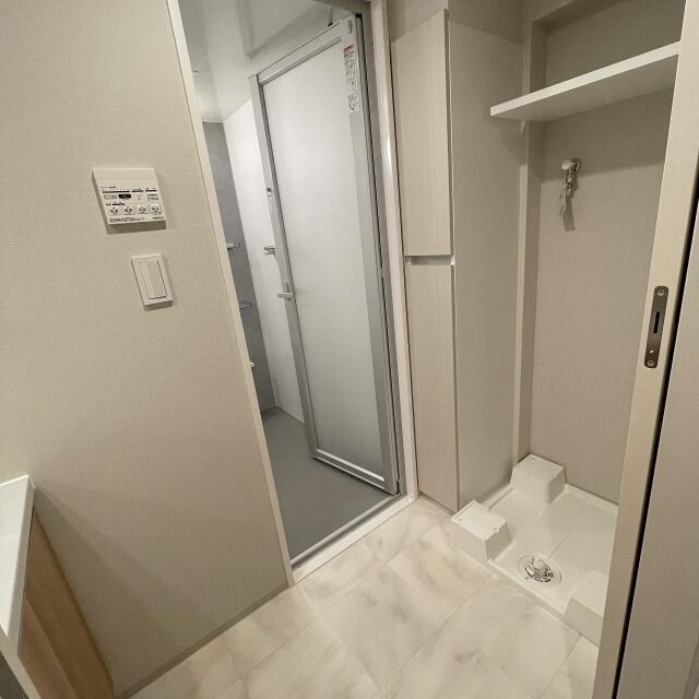 205000
