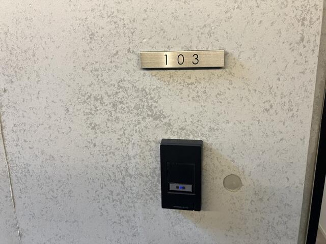 233000