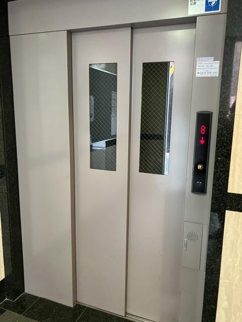 164000