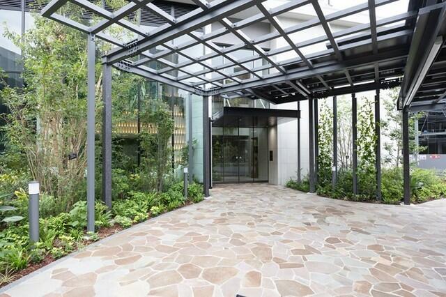 350000