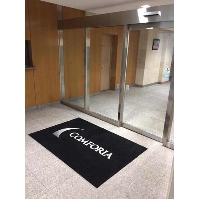 236000