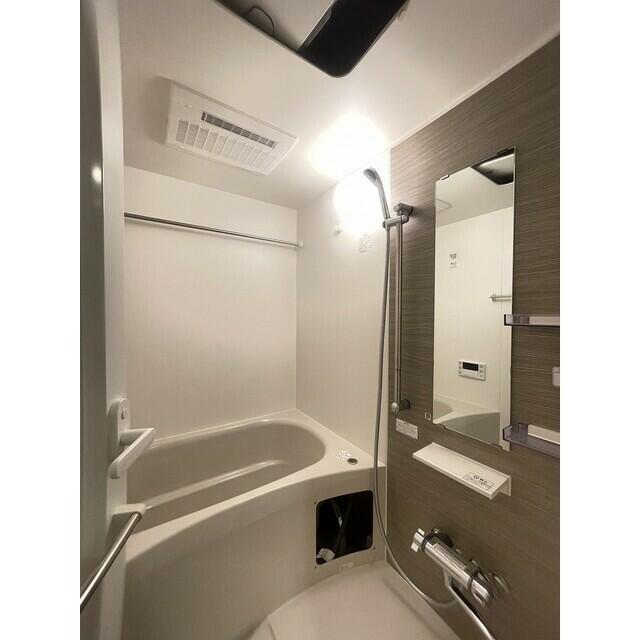 245000