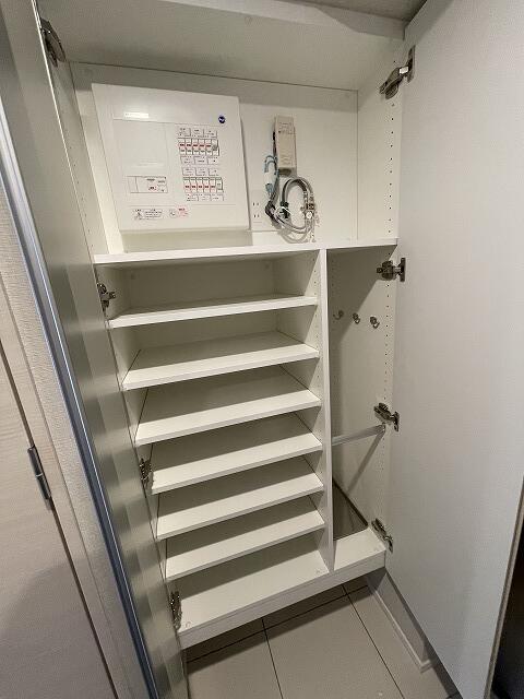 219000