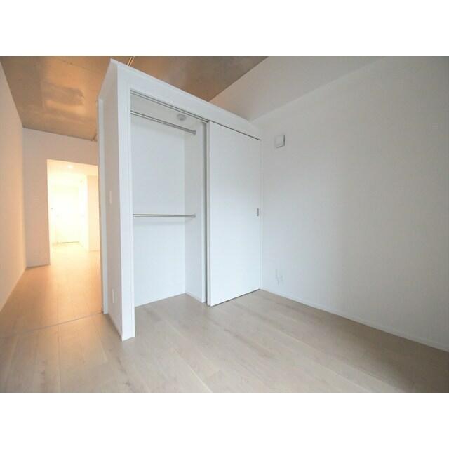 215000