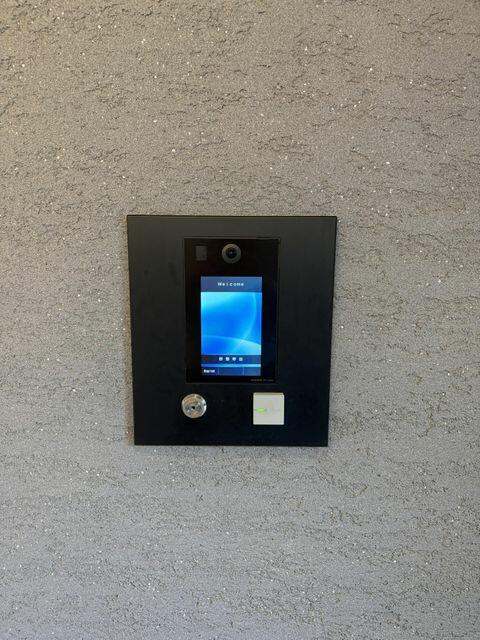 225000