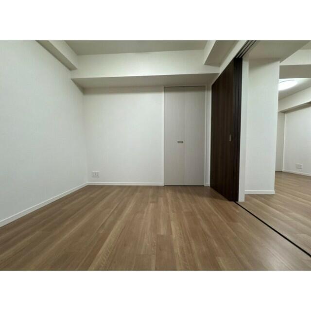 240000