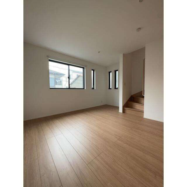 228000