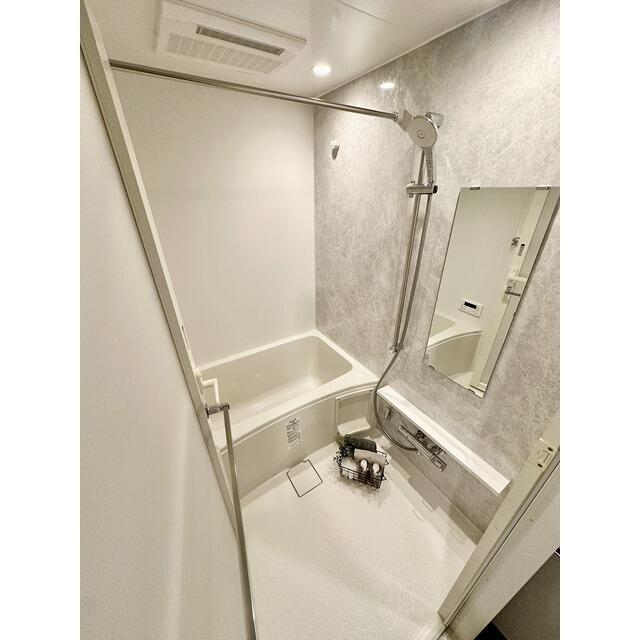 185000