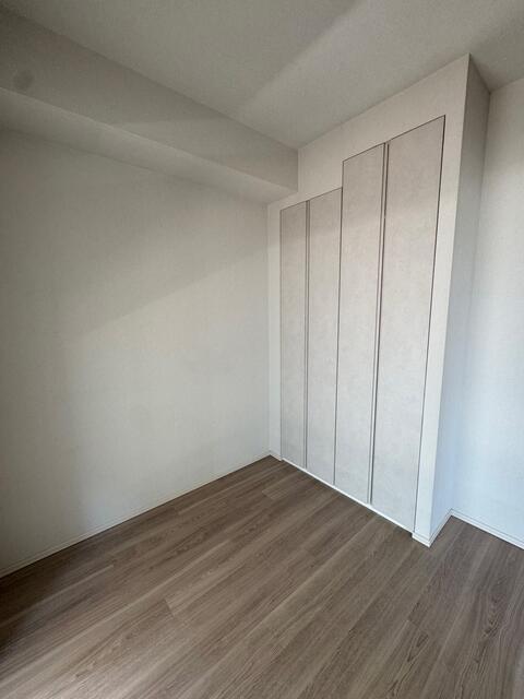 315000