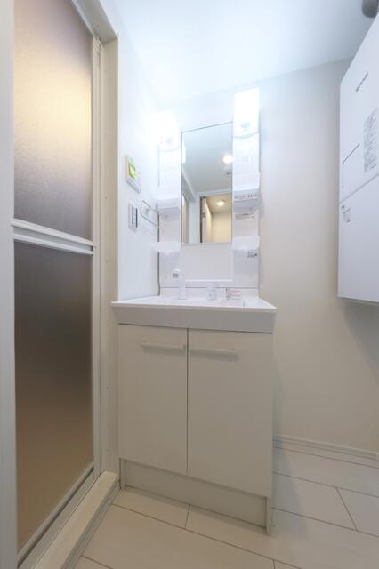 236000