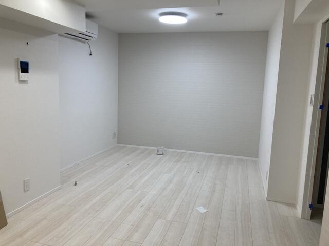 235000