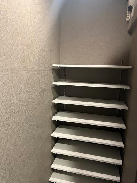 295000