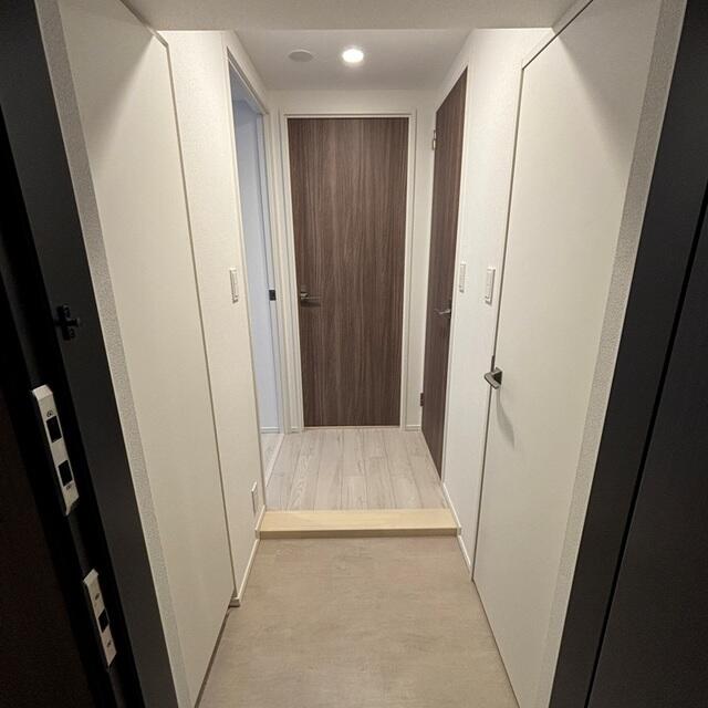 308000