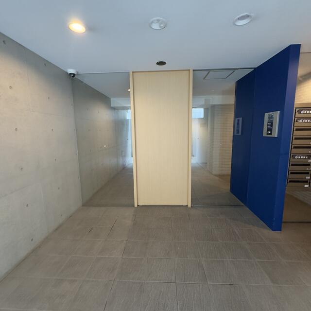 235000