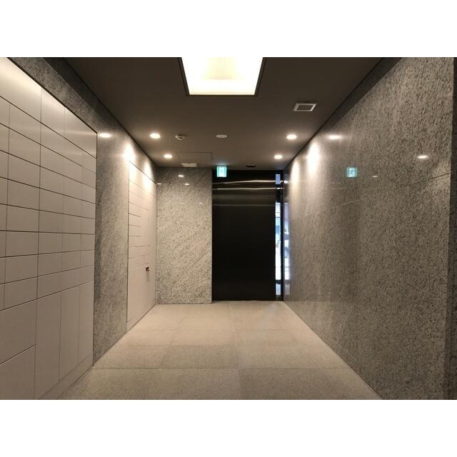 233000