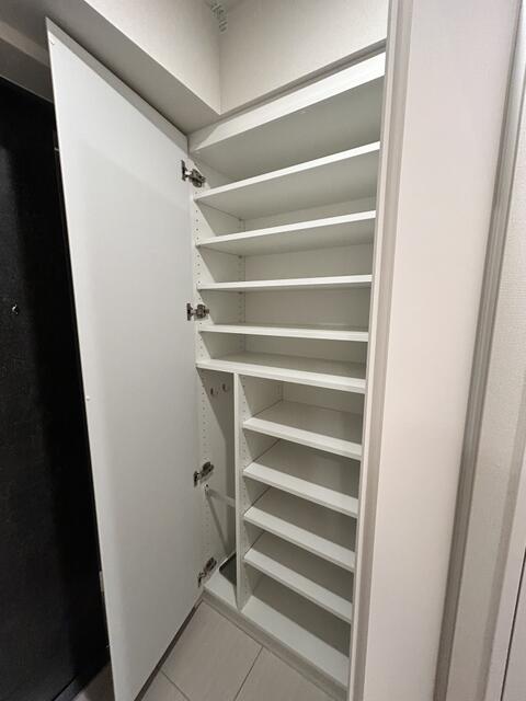 227000