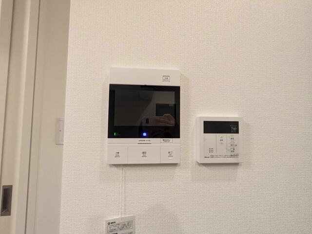 157000