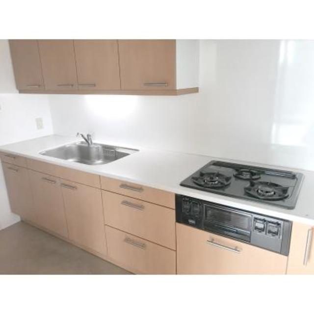 544000