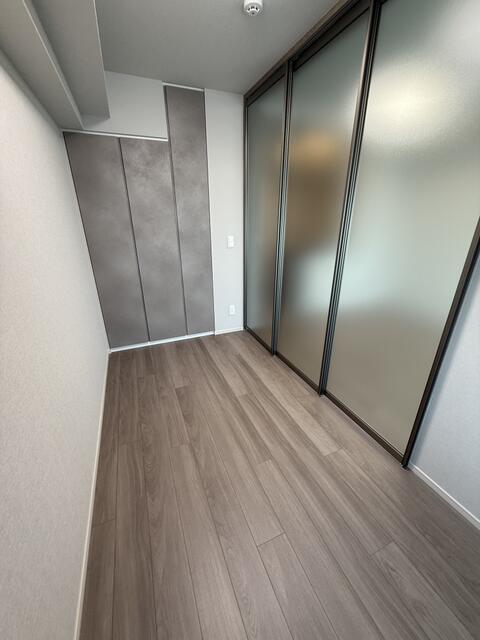 215000