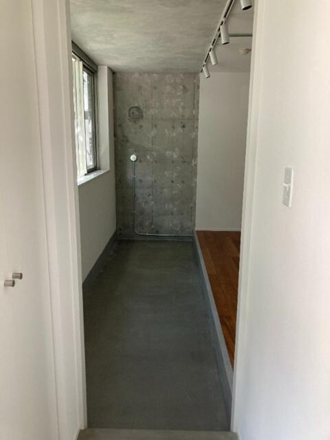 230000