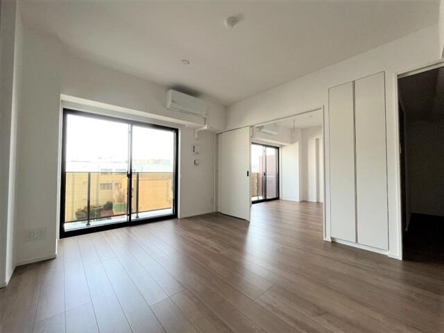 208000