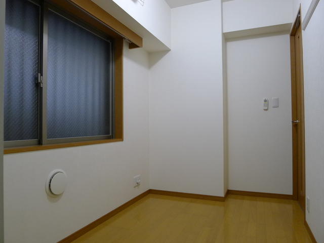 163000