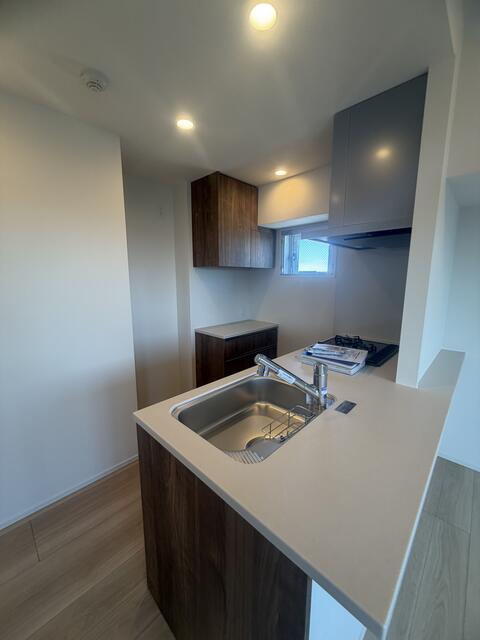 309000