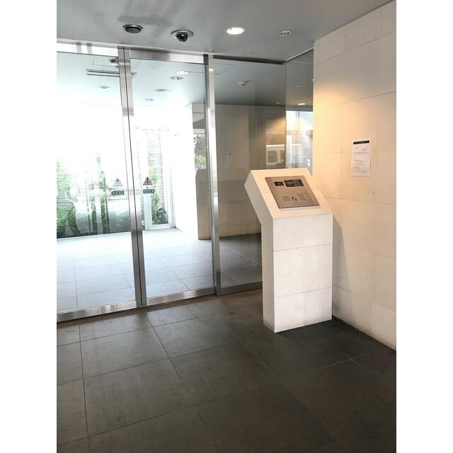 240000