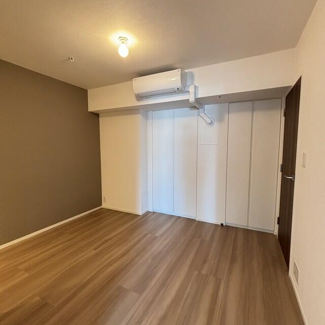 275000