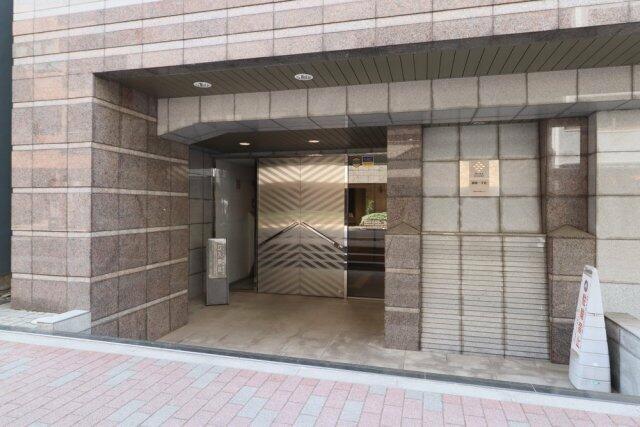 240000