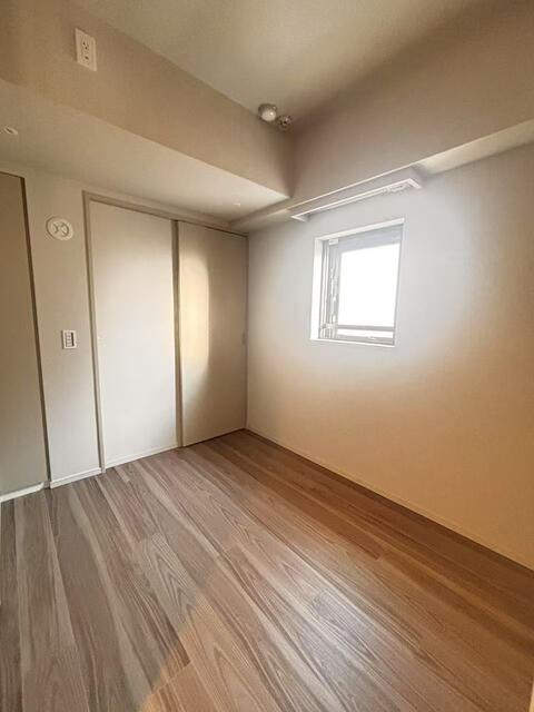 185000