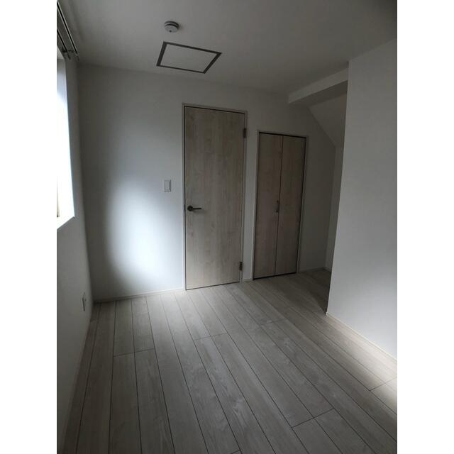 215000