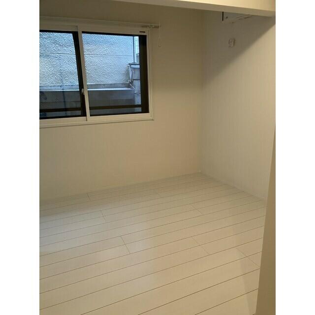285000