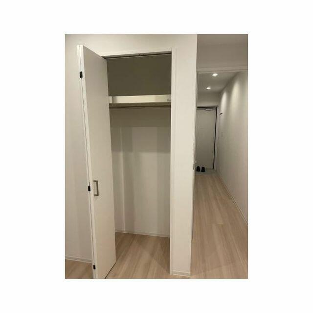 234000