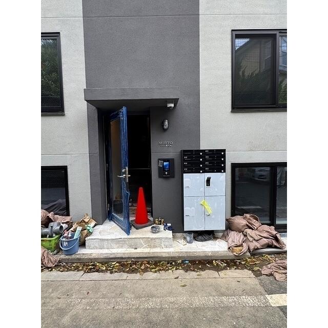 228000