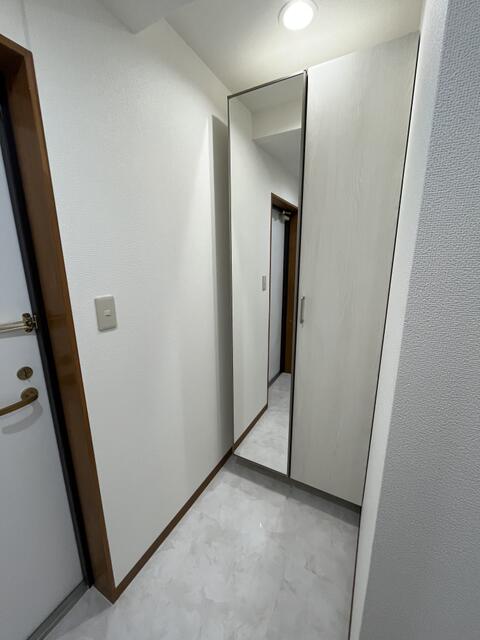 225000