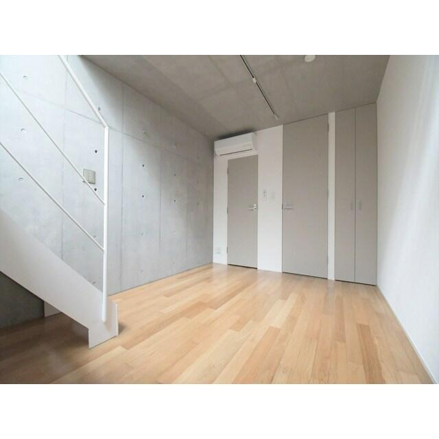 230000