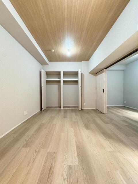 205000
