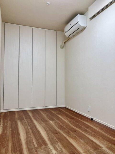 425000