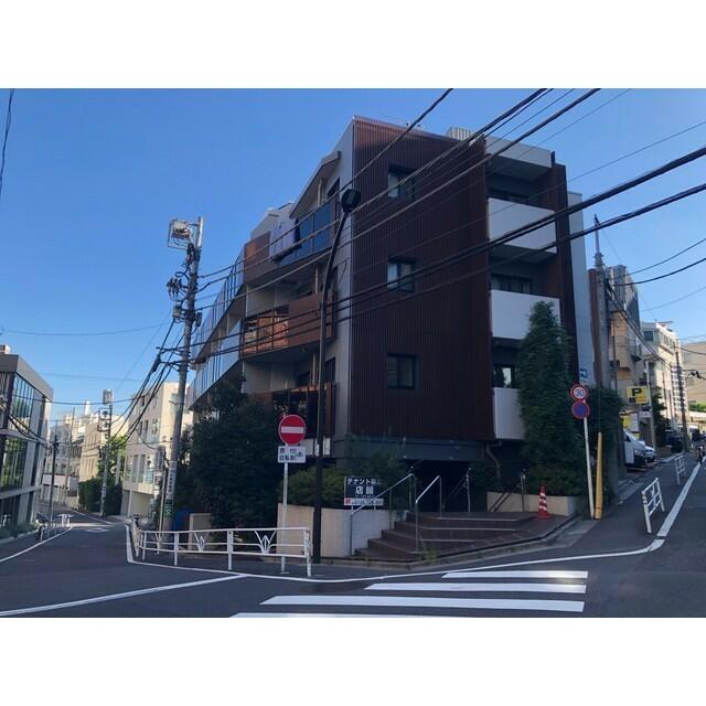 235000