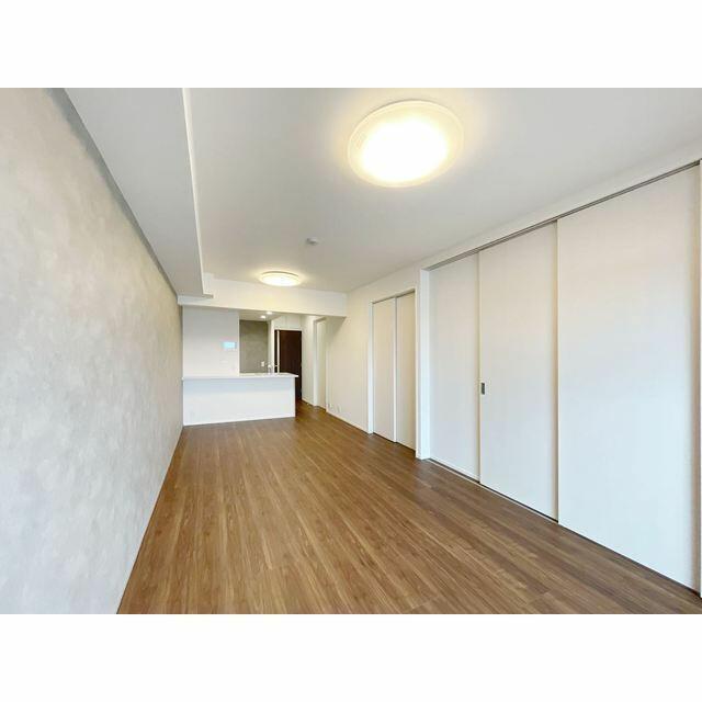 254000