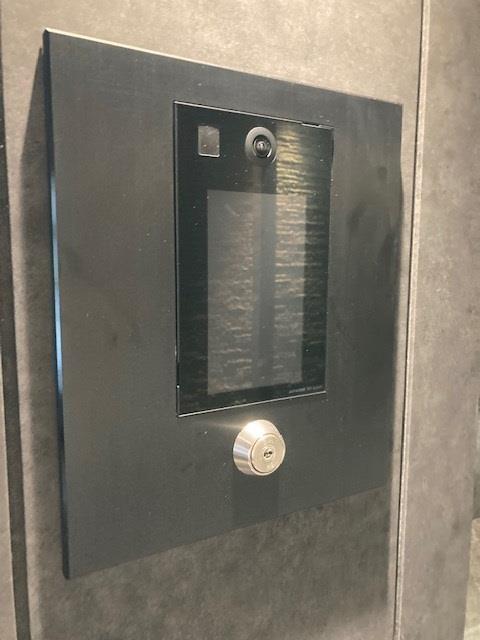 218000