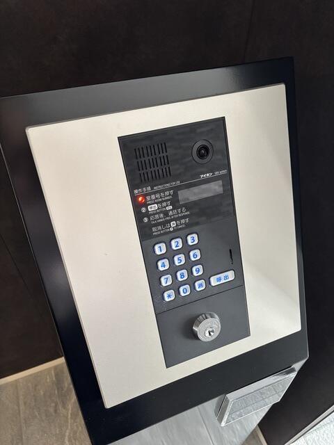 233000