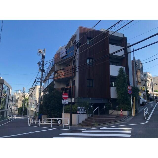 257000