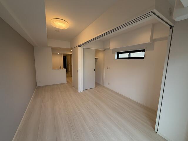 172000