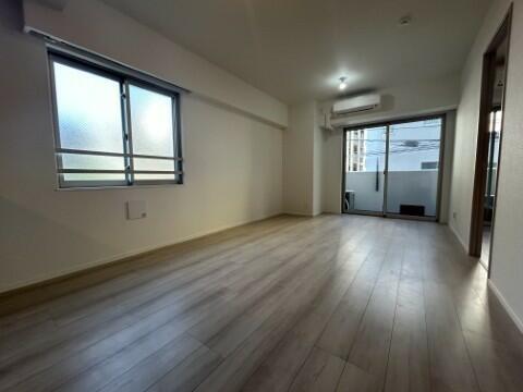 232000