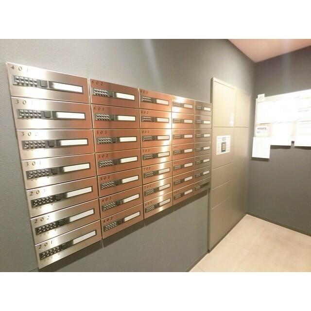 178000