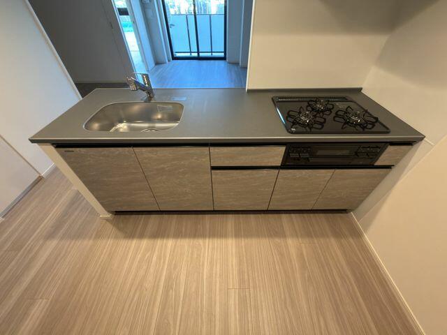 368000