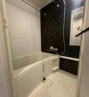 408000