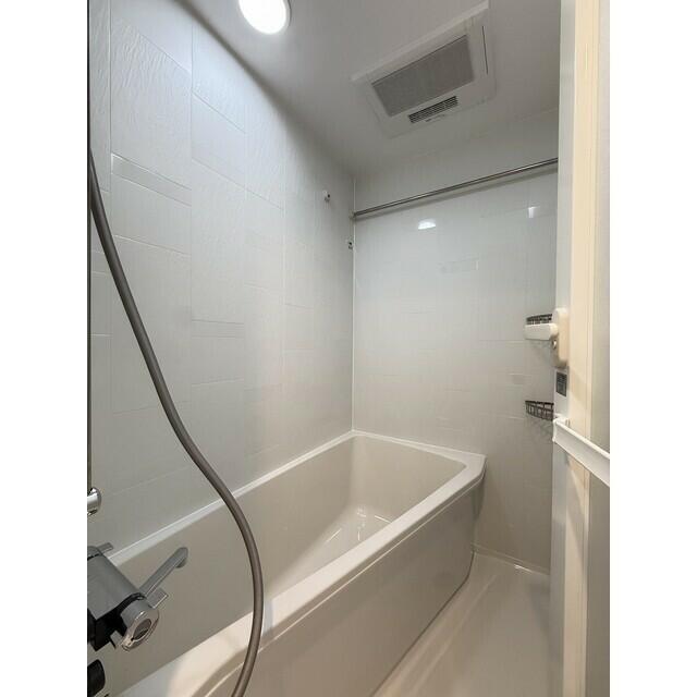 163000